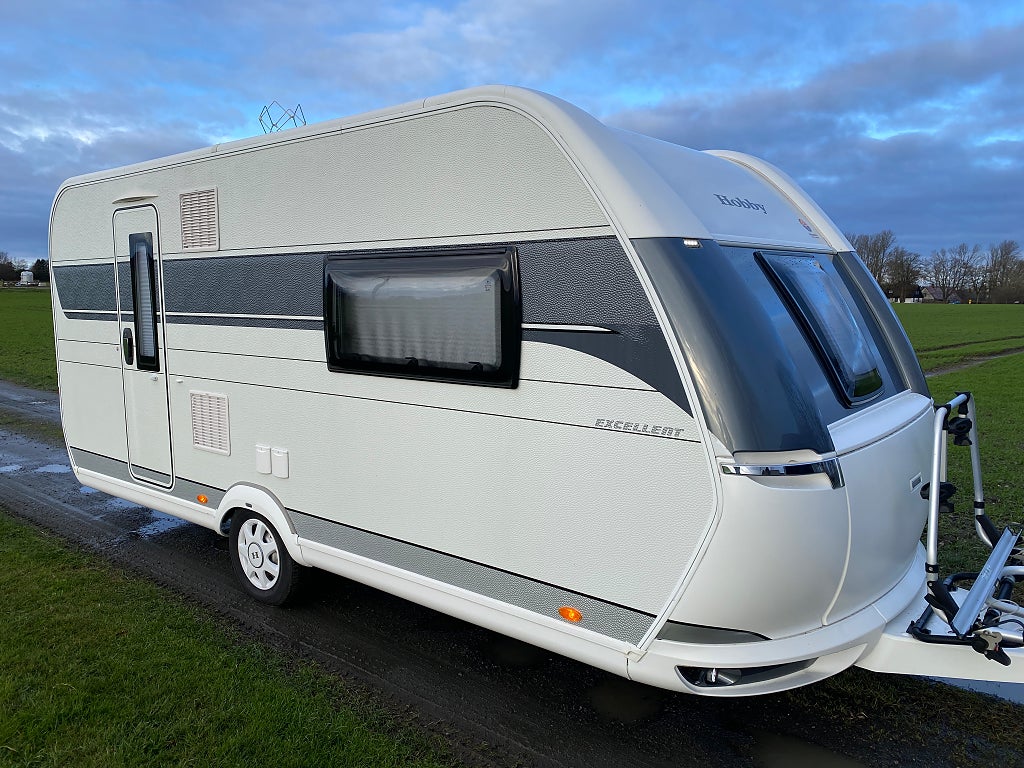 Hobby 460 SFF Queensbed/ Förtält/ Cykelställ/ Stor kyl