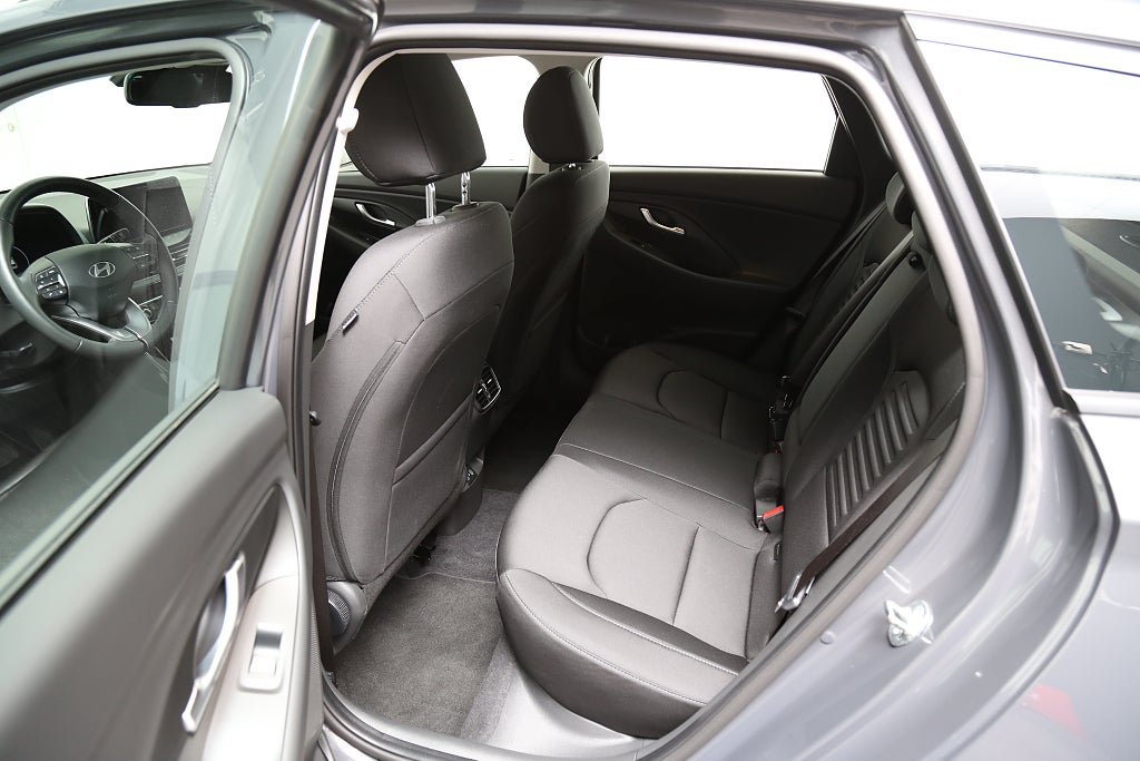 Hyundai i30 1,0 T-GDi MHEV Essential Kombi Aut Navi Kamera 2025