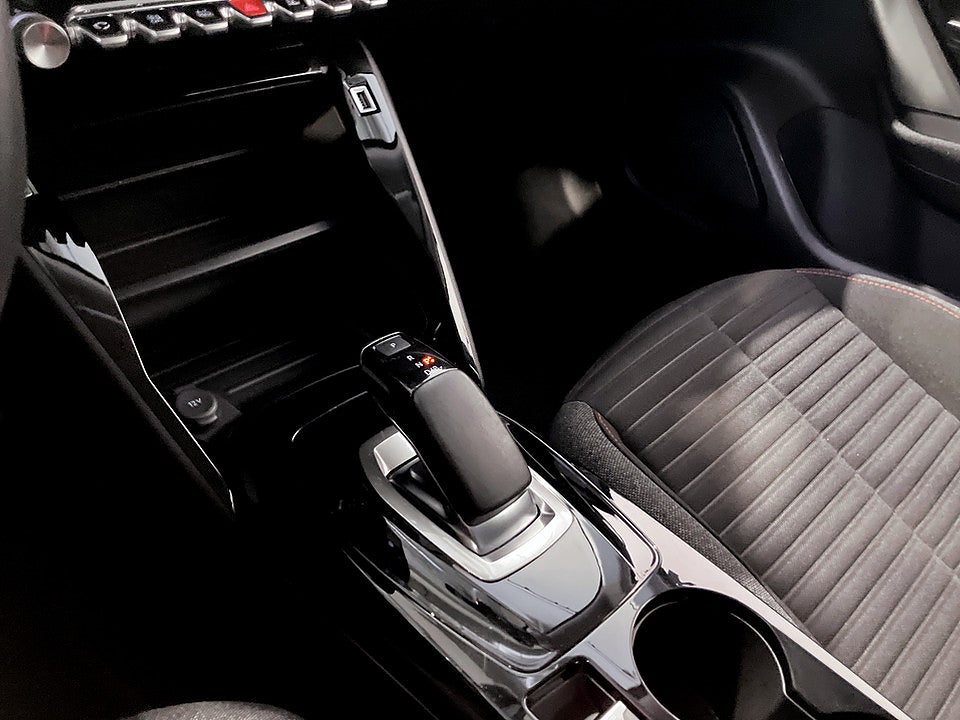 Bild på Peugeot E-2008 Active 136hk Aut BACKSENSORER FARTHÅLLARE