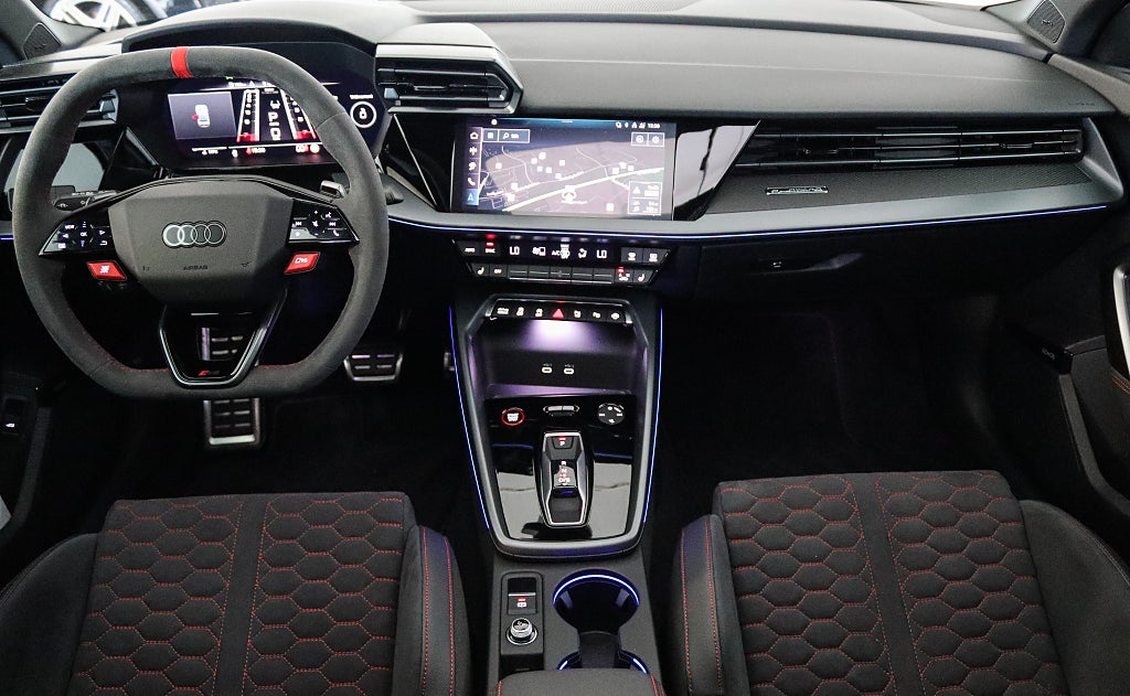 Audi RS3 Sedan RS-Skalstolar Kolfiber Pano Sonos HuD