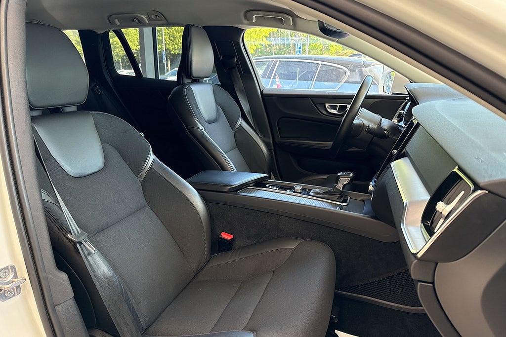 Volvo V60 Cross Country D4 AWD Aut 190hk Kamera/Dvärm/Pilot/CarPlay/Vo