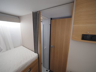 Husbil-halvintegrerad Adria Matrix 670 SL 19 av 23