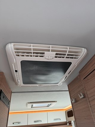 Husbil-halvintegrerad Weinsberg 160HK Aut CaraComp 600 MEG Pepper 11 av 14