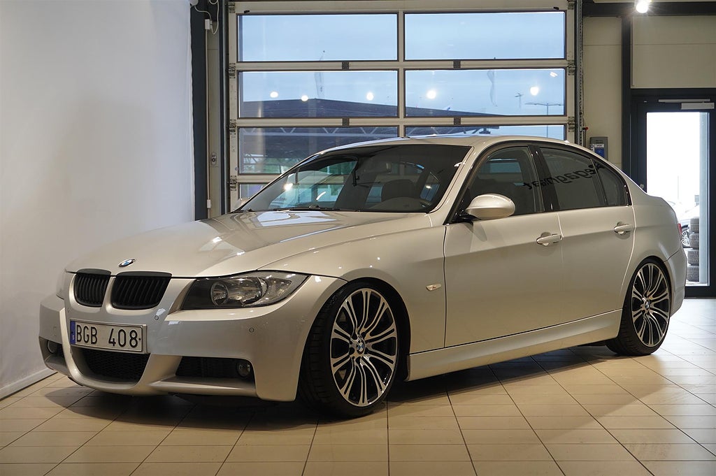 BMW 335i Sedan Manuell Låga Mil Unik M-Sport Sensorer