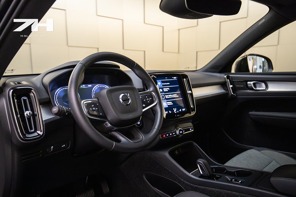 Volvo XC40 T2 / Harman Kardon / Värmare / Farthållare / Sensorer