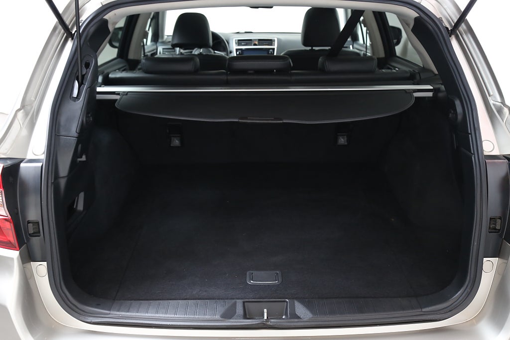 Subaru Outback 2,5i 175hk Summit AWD Taklucka H/K Skinn Drag 2019