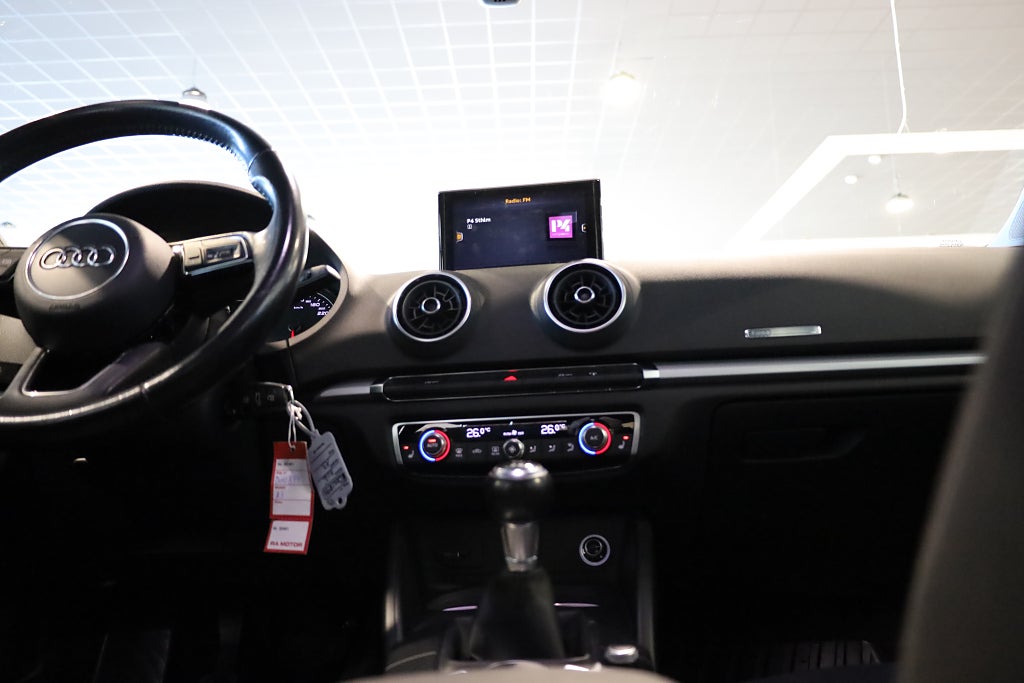 Audi A3 116hk Sportback 1.0 TFSI Comfort Drag PDC Blåtand 2017