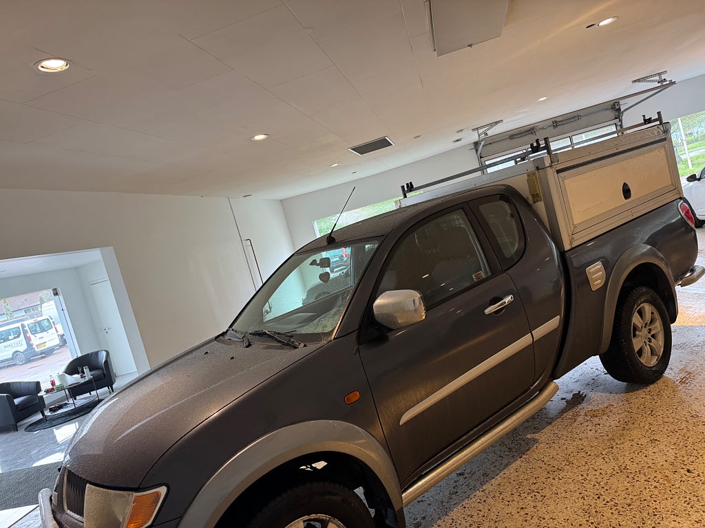 Mitsubishi L200  2.5 4x4 drag  club cab 