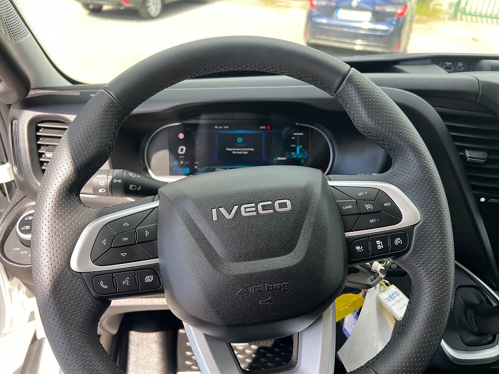 Iveco Daily 72C14E AirPro Skåpbil med Z-Lift, ELBIL