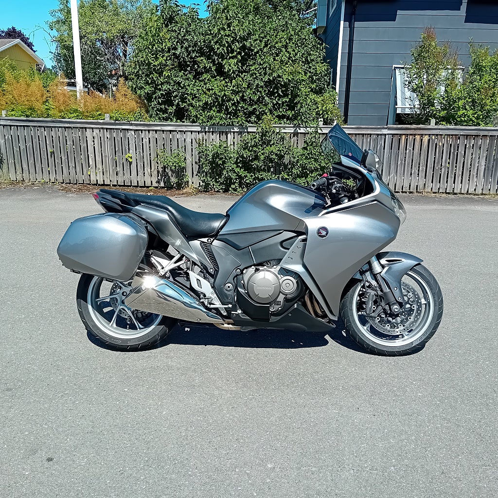 Honda VFR1200F // Kanonfin, Låga mil ! // Bör Ses ! 