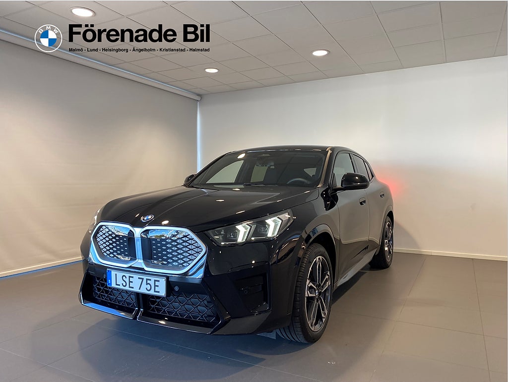 BMW iX2 xDrive30 Adaptiv Farthållare Rattvärme Drag