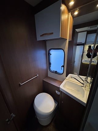 Husbil-alkov Roller Team Noble ART A9000 Elegance 6 bältade platser! 3500kg!Endast b-kort 13 av 20