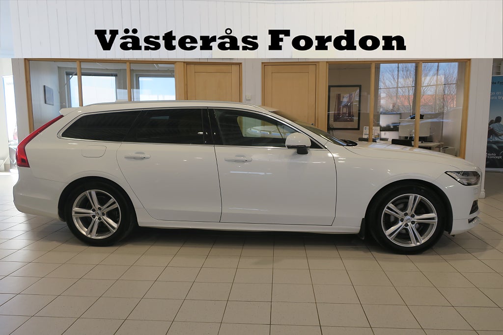 Volvo V90 D4 Momentum Drag Värmare Kamera Keyless Navi