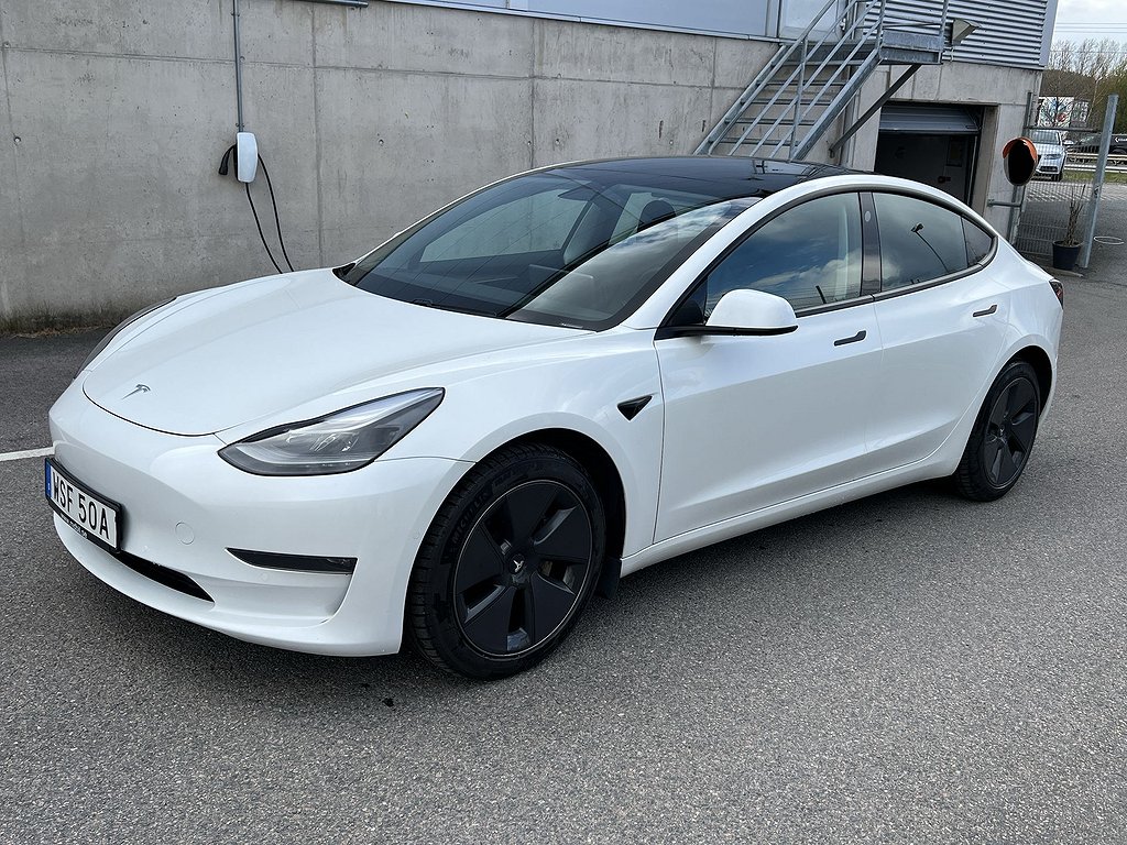 Tesla Model 3 Long Range AWD v-hjul 5,99% ränta 1års garanti