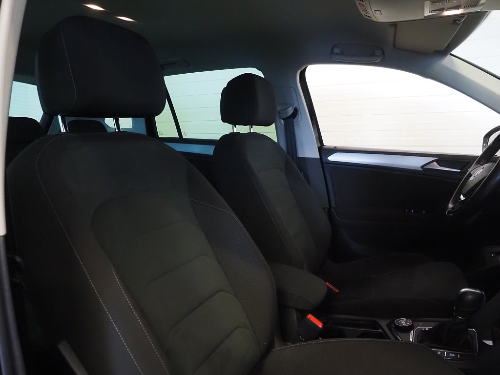 Volkswagen Tiguan 2.0 TDI 4Motion R-Line P-Värm Drag Kamera 19" Carplay 2019