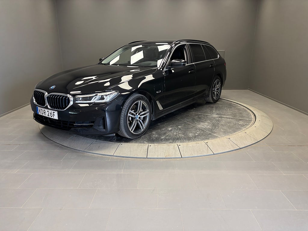 BMW 530e xDrive Touring /Innovation/Dragkrok/Adaptiv farthållare