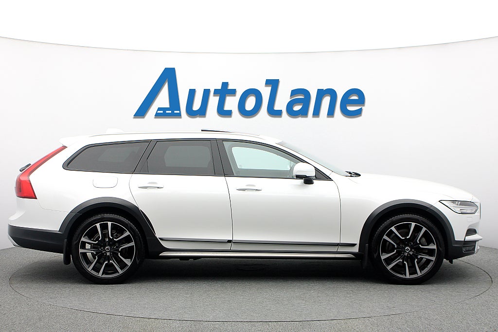 Volvo V90 Cross Country D4 AWD Polestar, Pano, B&W, HUD, 360°, 20", Dr
