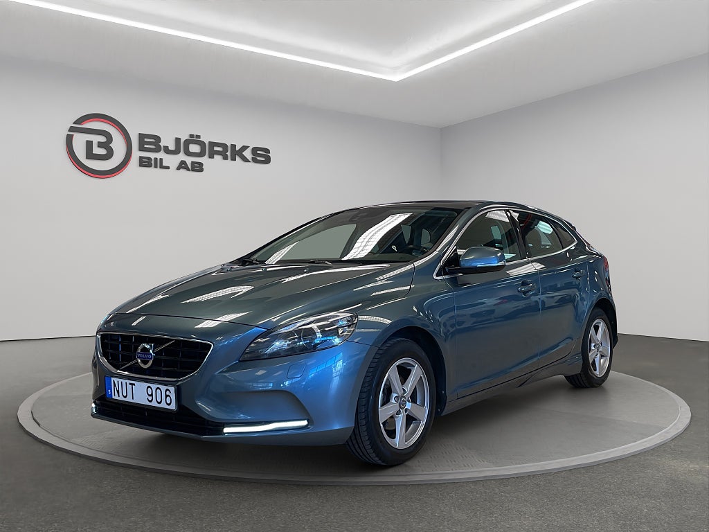 Volvo V40 D2 Momentum Kamera Panorama Värmare PDC 116hk