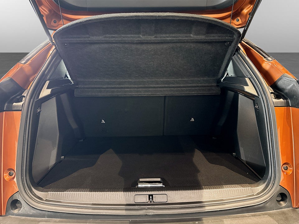 Bild på Peugeot 2008 Allure Pack 1.2 PT 130hk B-KAMERA CARPLAY