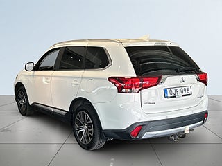 Mitsubishi Outlander 2.2 Di-D 4WD Business Skinn/Ad.Fhåll/Kamera/Drag/MoK bakifrån