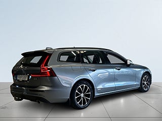 Volvo V60 D4 AWD Momentum Drag Dvärme Bkamera Navigation S&V-däck – bild 6
