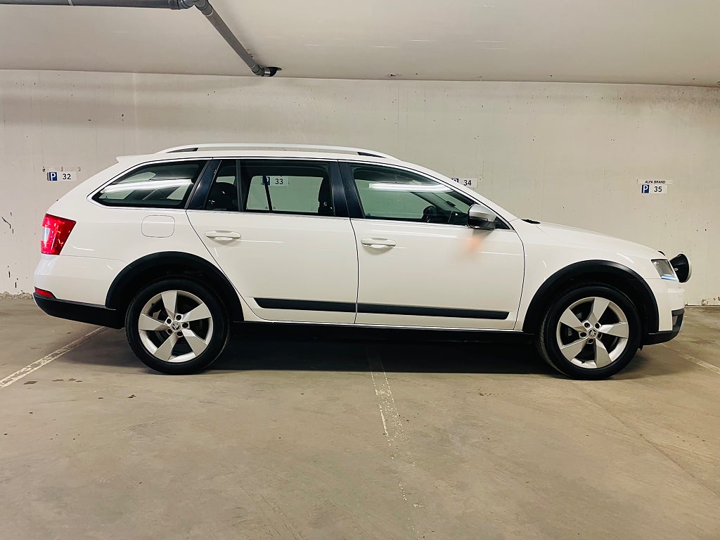 Skoda Octavia Scout 2017 - miniatyr 6