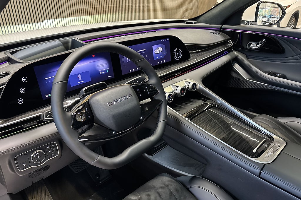 Omoda 9 1.5T + 34.46 kWh PHEV AWD Pano Elstol 360 BLIS Sony HUD