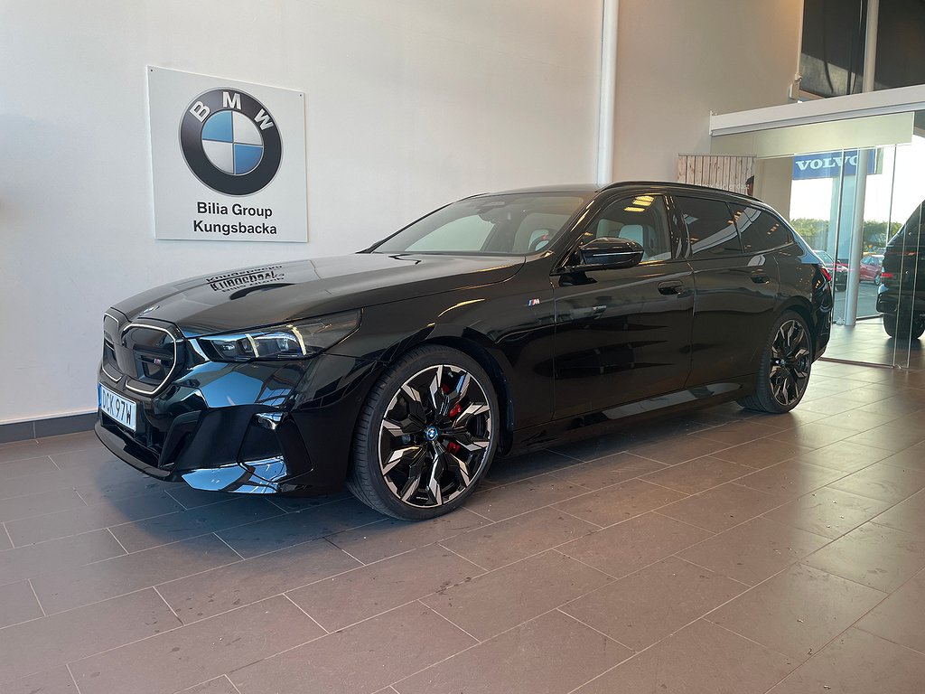 BMW i5 M60 xDrive Touring M Sport PRO | Innovation | B&W | DEOMBIL