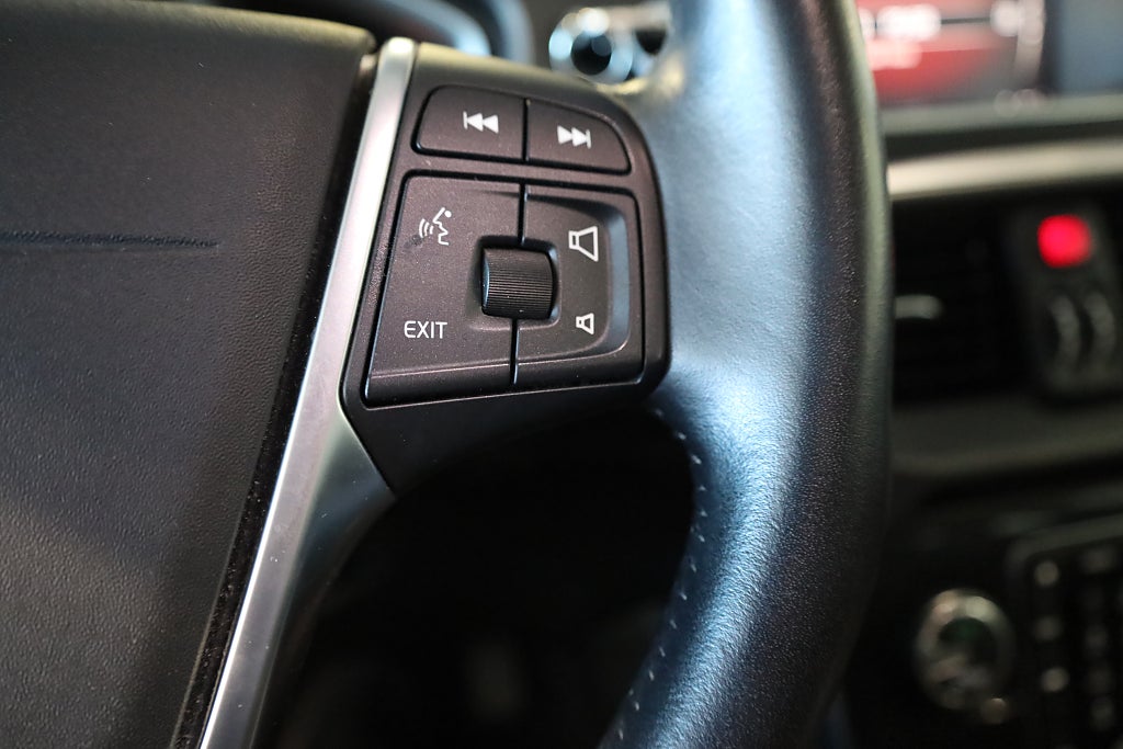 Volvo V40 T3 Momentum Värmare Navi PDC Blåtand 2018