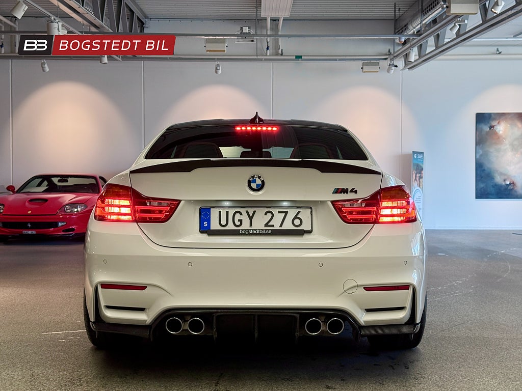 BMW M4 Coupé DCT 431hk | HuD | Kolfiber tak
