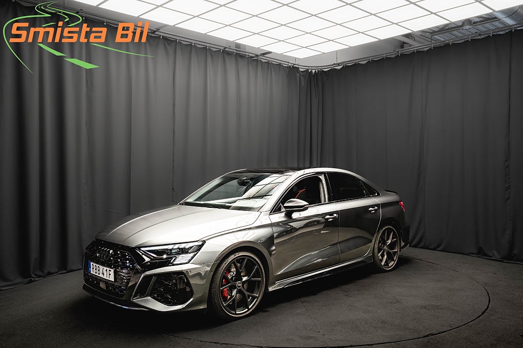 Audi RS3 RS-DESIGN RÖTT PANO B&O S-STOLAR+ 360 KOLFIBER MOMS/VAT