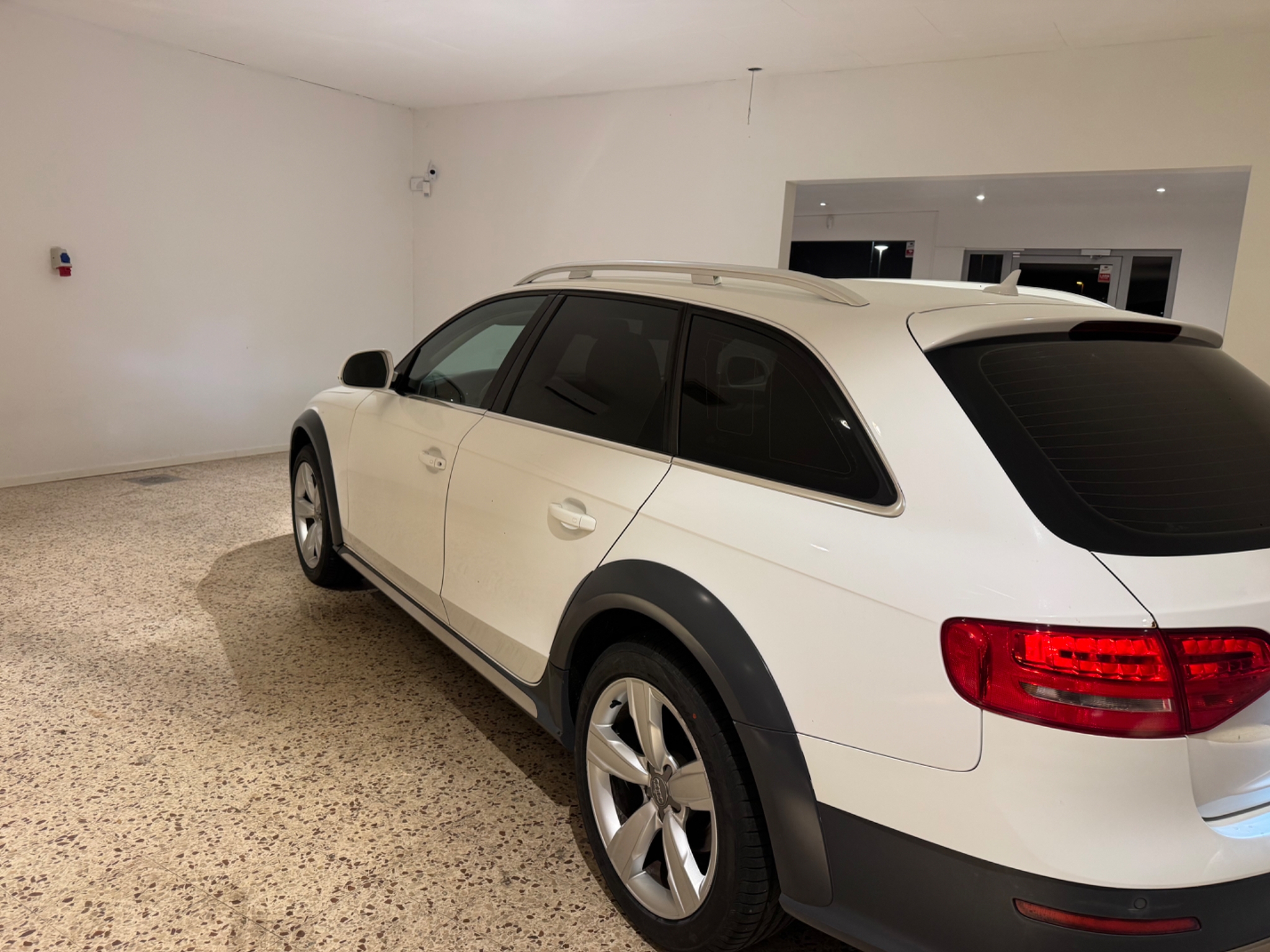 Audi A4 2010, bild 3/33