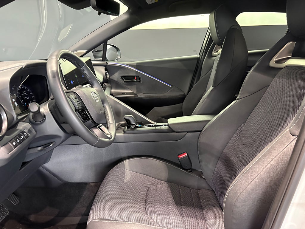 Toyota C-HR PHEV e-CVT 2,0 223hk Executive Värmare Drag - bild 10
