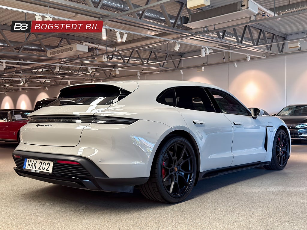 Porsche Taycan GTS Sport Turismo | Kolfiberpaket | 18-vägs | Race-Tex