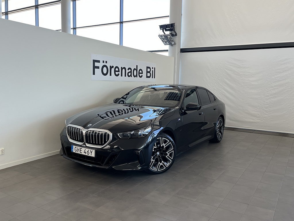 BMW 530e xDrive Sedan 4,95 ränta M Sport B&W Drag ComfortAccess