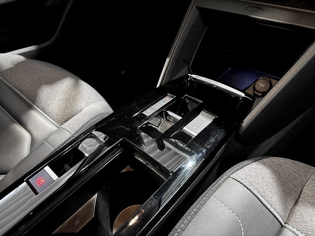 Bild på Citroën C4 Shine 1.2 PT 130hk Aut - B-KAMERA, CARPLAY