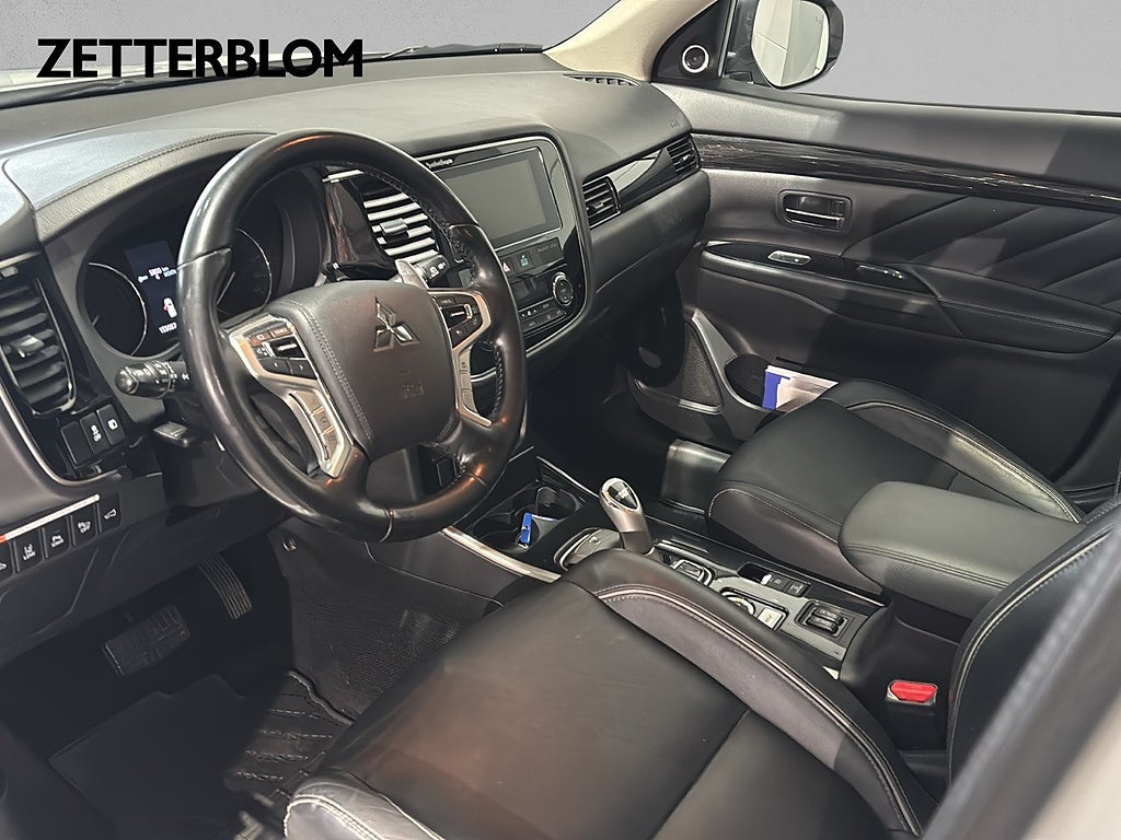SUV Mitsubishi Outlander 9 av 18