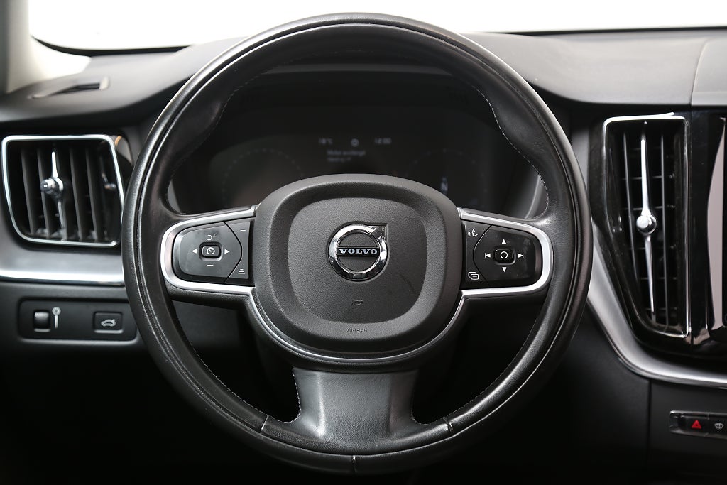 Volvo XC60 B4 197hk Momentum Advanced Edt AWD Aut Kamera Drag 2020