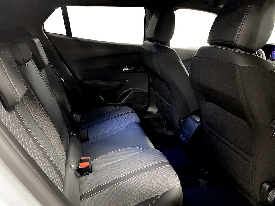 Bild på Peugeot 2008 Allure 1.2 PT 130hk B-KAMERA CARPLAY
