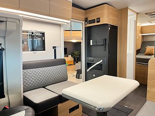 Husbil-halvintegrerad Adria CORAL PLUS 670 DC 13 av 28