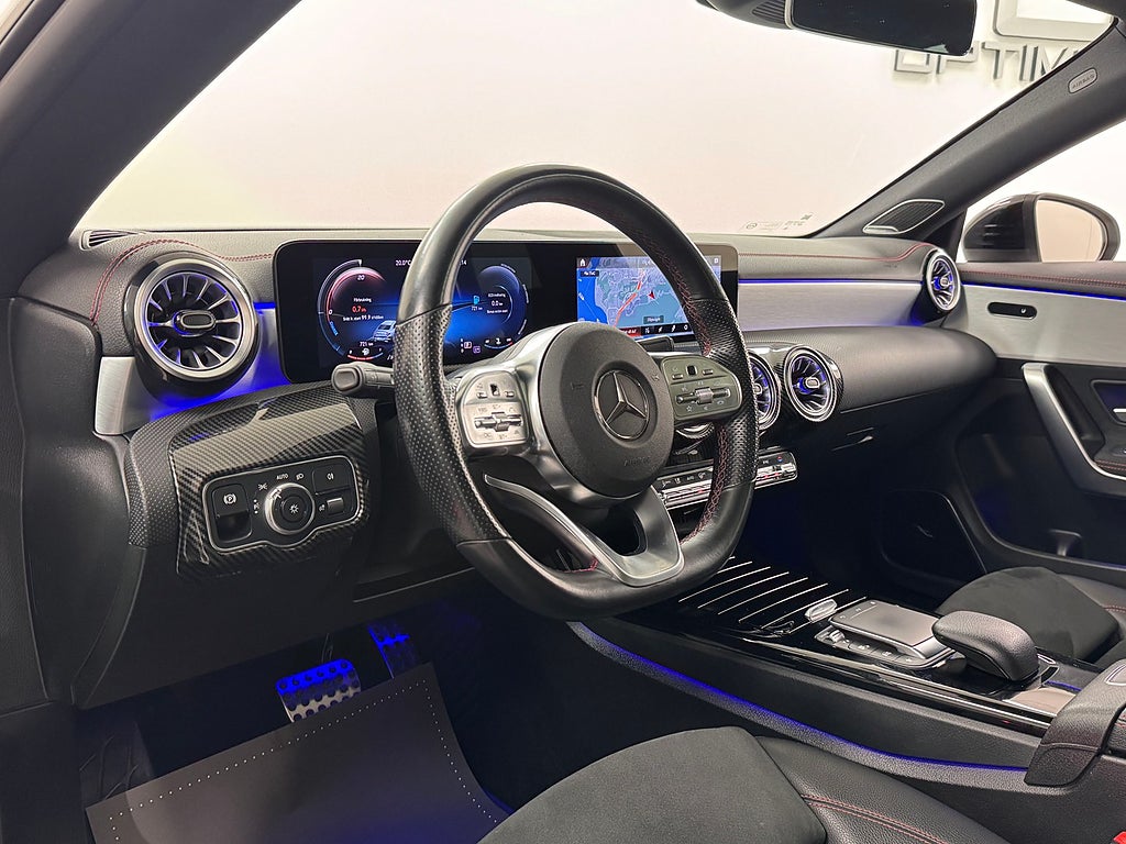 Mercedes-Benz CLA 200d 4WD AMG Panorama Ambient Burmester Välutr bild 4