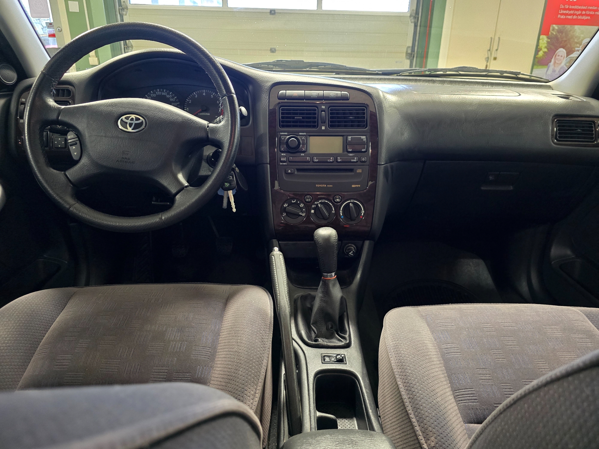 Toyota Avensis Sedan 1.8 VVT-i 2001, bild 4/52