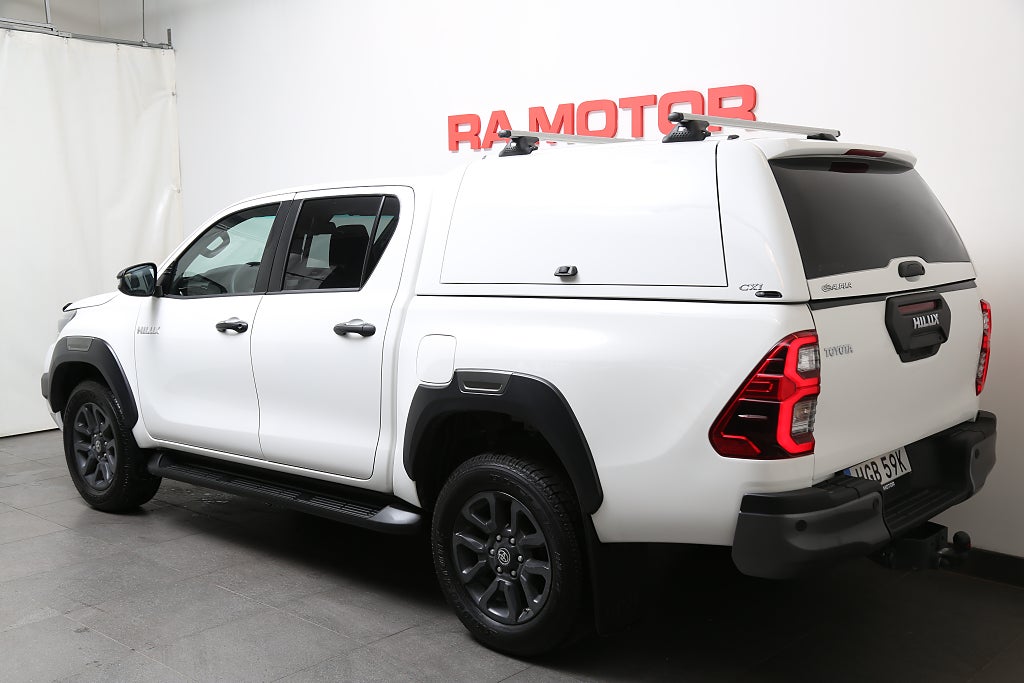 Toyota Hilux Dubbelhytt 2,8 MHEV 204hk Invincible 4WD Flak/Kåpa Moms