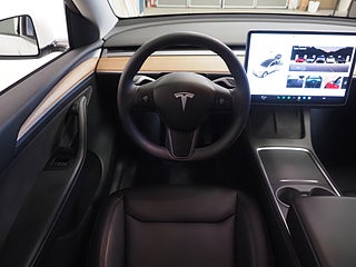 SUV Tesla Model Y 15 av 19