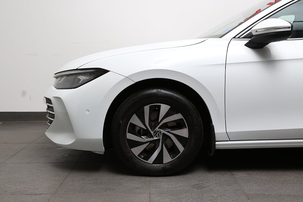 Volkswagen Passat Sportscombi 1,5 eTSI Business Värmare Drag 2025