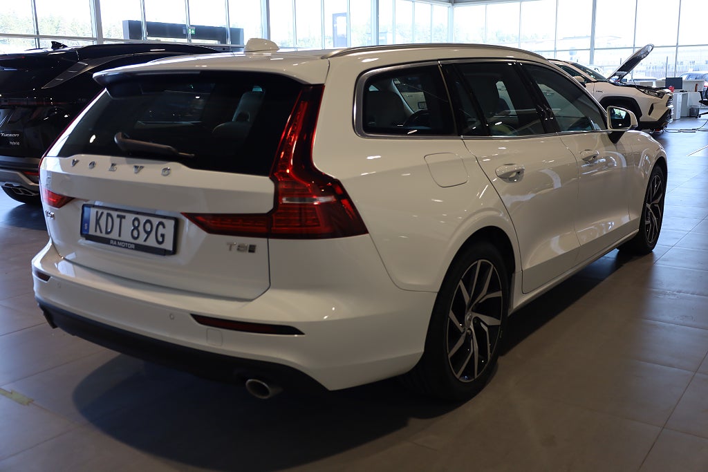 Volvo V60 T8 Twin Engine 392hk AWD Momentum Advanced | Skinn | 2020