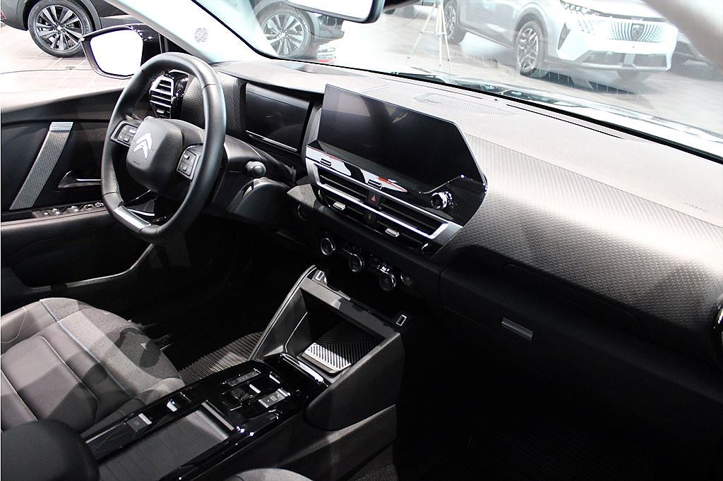 Bild på Citroën C4 Shine 1.2 PT 130hk Aut - B-KAMERA, CARPLAY