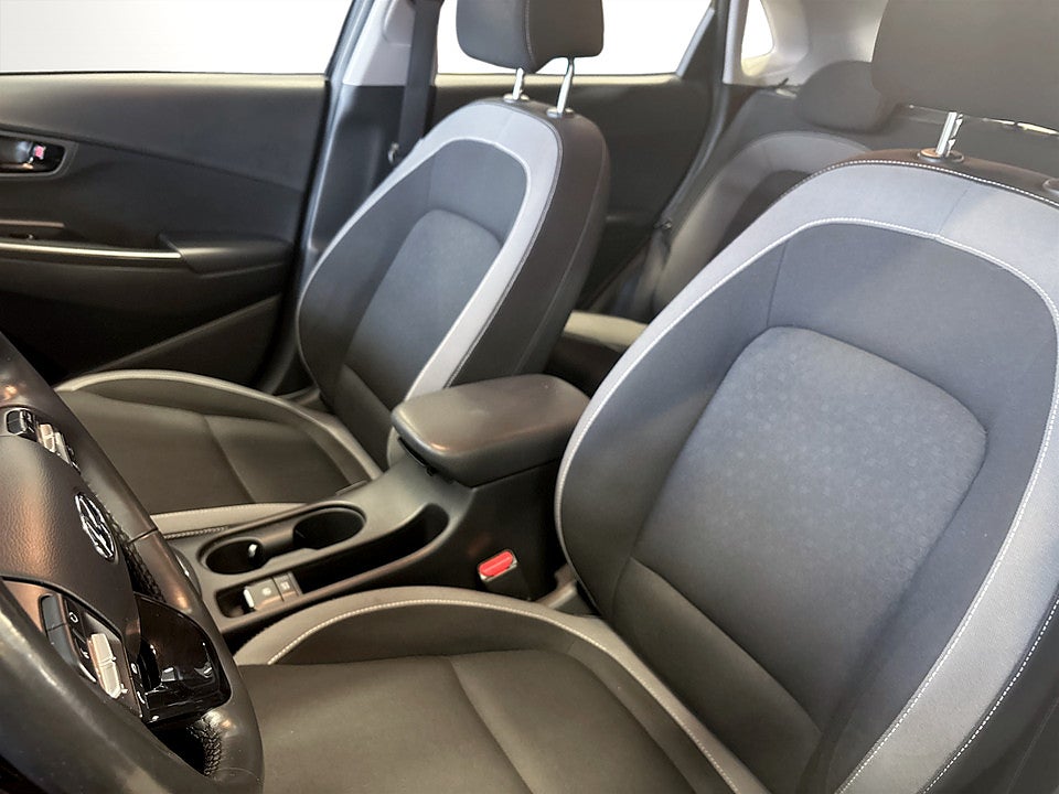 Bild på Hyundai Kona Essential Hybrid 1.6 GDI 141hk Aut B-KAMERA CARPLAY