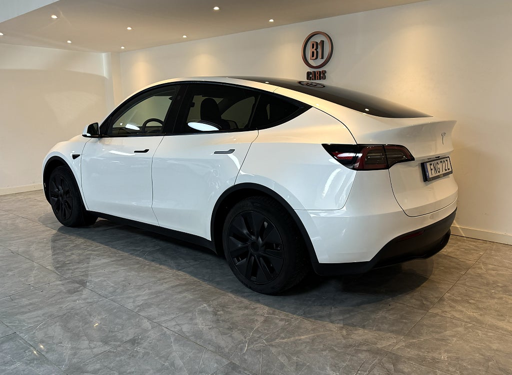 Tesla Model Y Long Range RWD Long Range VÄRMARE SKINN PANO SVENSKSÅLD