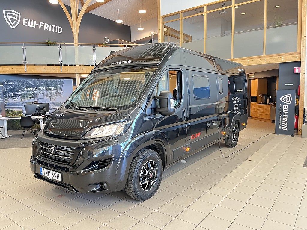 Sunlight CVE 640 Cliff Adventure (LÅGMIL+Solcell+Maxxfan+3500kg)